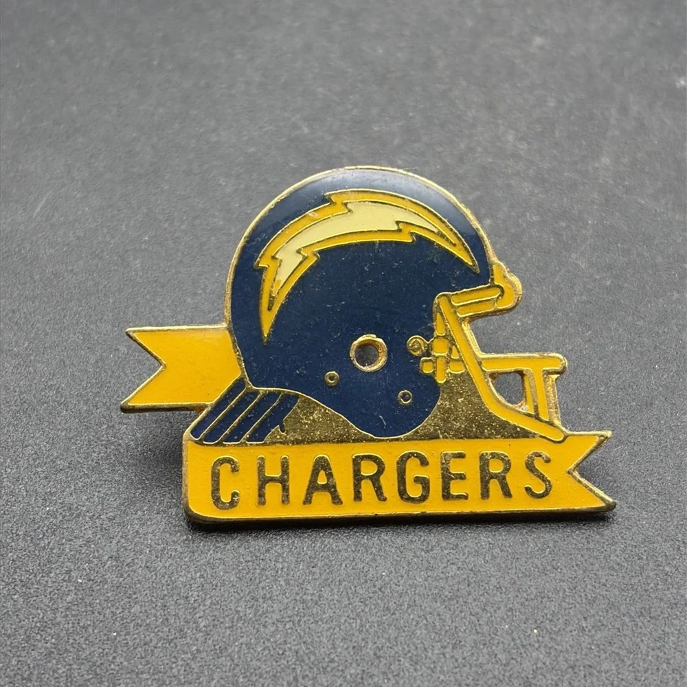 Vintage San‎ Diego Chargers Helmet NFL Football Lapel Hat Pin